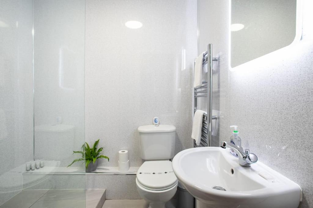5* Ultra Luxury, Great Views, Underground Parking Apartment Belfast Bagian luar foto