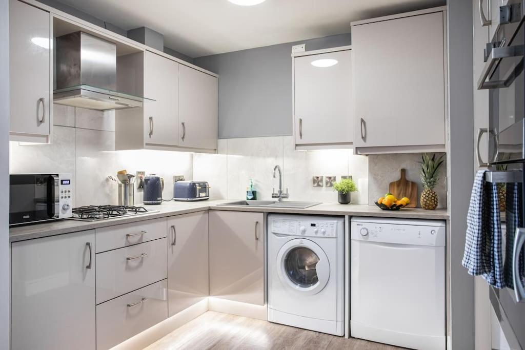 5* Ultra Luxury, Great Views, Underground Parking Apartment Belfast Bagian luar foto